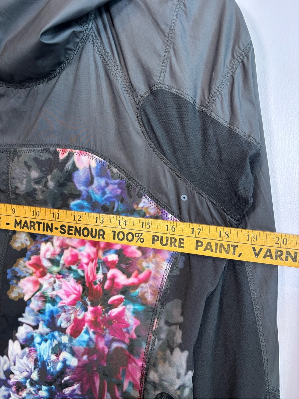 lululemon athletica Run Get Up and Glow Black Floral-Print Hooded Jacket Size 6 - Picture 4 of 7